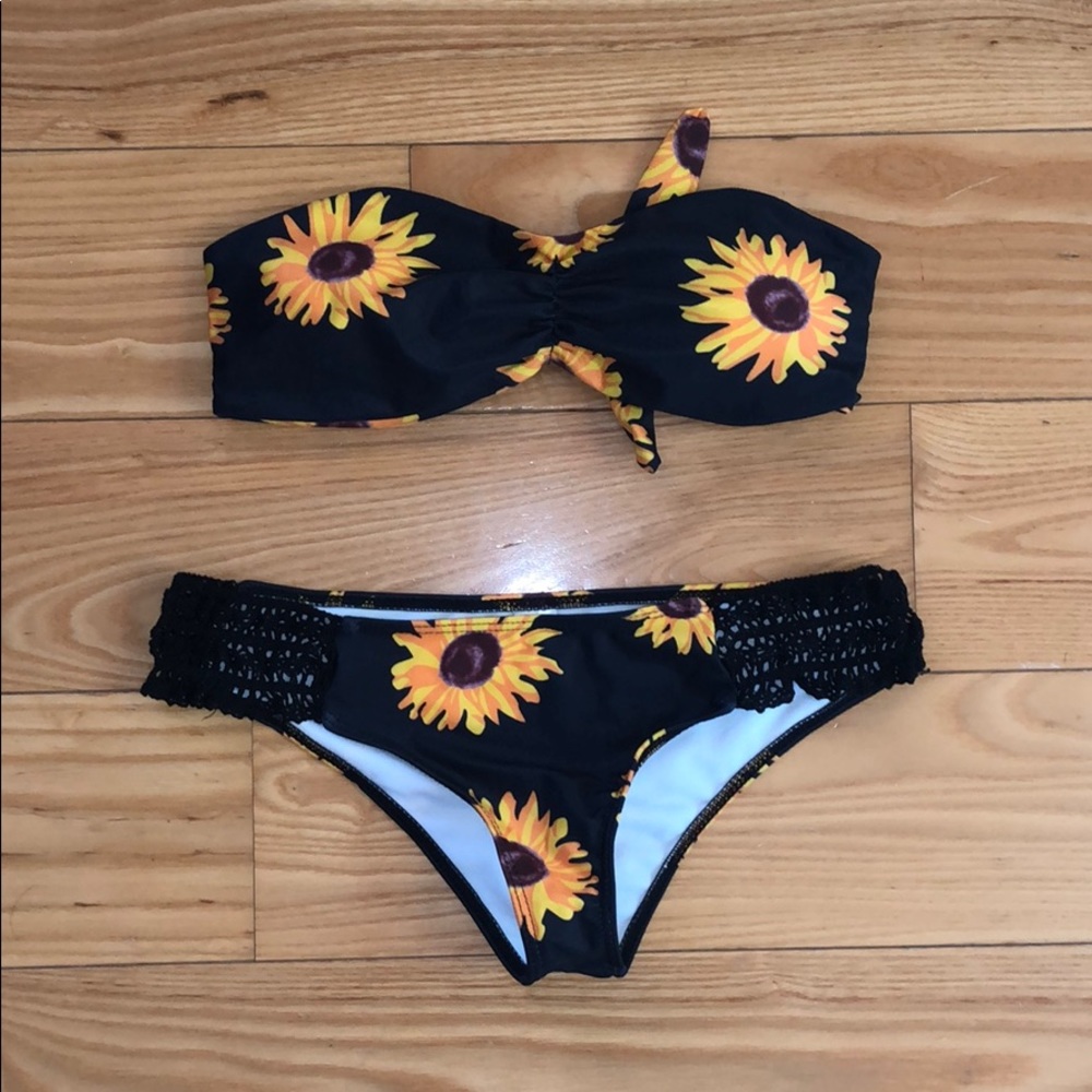 NWOT Black bikini with sunflowers